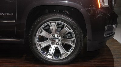 2015 GMC Yukon alloy wheel