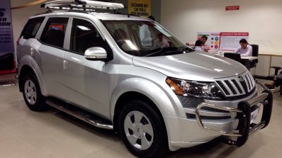 Mahindra XUV500 W4 front