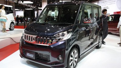 Mitsubishi eK Space Custom front three quarters
