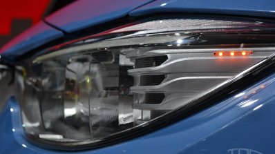 2014 BMW M3 at 2014 NAIAS headlight 2