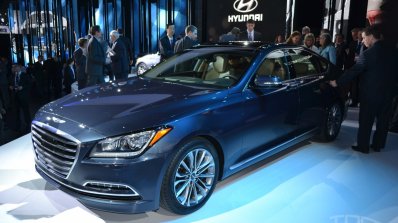 2014 Hyundai Genesis at 2014 NAIAS front three quarter