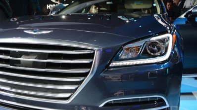 2014 Hyundai Genesis at 2014 NAIAS headlight