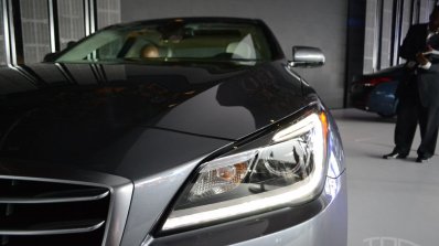 2014 Hyundai Genesis at 2014 NAIAS headlights 3