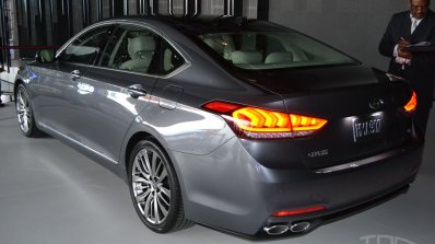 2014 Hyundai Genesis at 2014 NAIAS rear htree quarter 2
