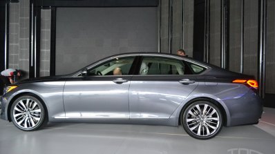 2014 Hyundai Genesis at 2014 NAIAS side