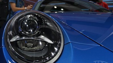 2014 Porsche 911 Targa at 2014 NAIAS headlamp