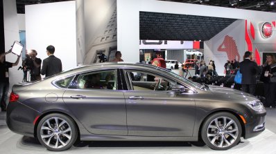 2015 Chrysler 200 side profile at NAIAS 2014