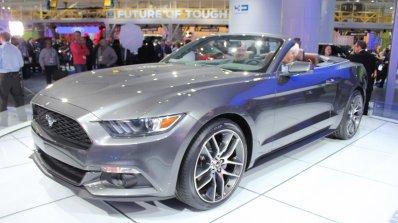 2015 Ford Mustang Convertible at 2014 NAIAS front quarter 3