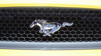 2015 Ford Mustang GT at 2014 NAIAS logo 2