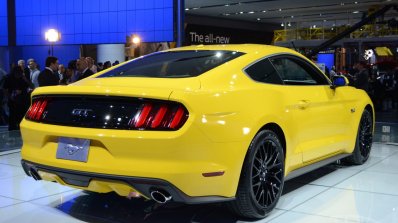 2015 Ford Mustang GT at 2014 NAIAS rear three quarter