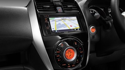 Nissan Sunny facelift piano black center console press image