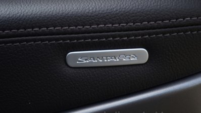2013 Hyundai Santa Fe Review contrast stitching