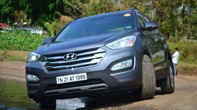 2013 Hyundai Santa Fe Review front end