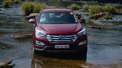 2013 Hyundai Santa Fe Review front in water