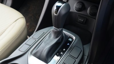 2013 Hyundai Santa Fe Review gearknob