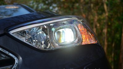 2013 Hyundai Santa Fe Review headlight