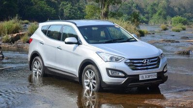 2013 Hyundai Santa Fe Review in the water