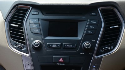 2013 Hyundai Santa Fe Review music system