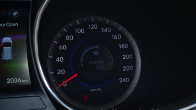 2013 Hyundai Santa Fe Review speedo