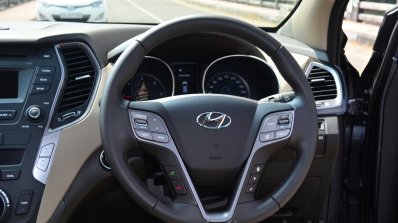 2013 Hyundai Santa Fe Review steering