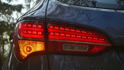 2013 Hyundai Santa Fe Review taillight LED