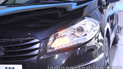 Auto Expo 2014 Maruti S Cross headlamp