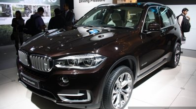 BMW X5 front three quarter live