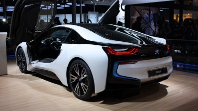 BMW i8 rear three quarter left live