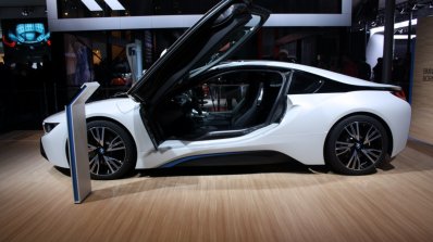 BMW i8 side live