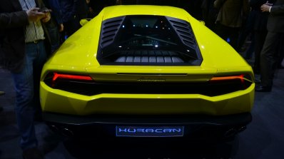 Lamborghini Huracan Live rear with lights
