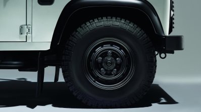 Land Rover Defender Black Pack heavy duty alloy