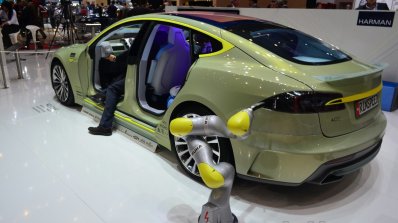 Rinspeed XchangE rear three quarters