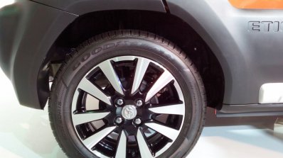 Toyota Etios Cross wheel detail live
