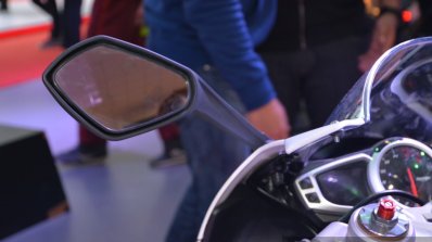 Triumph Daytona 675 rear view mirror live