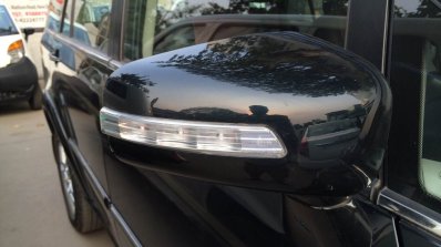 2014 Tata Aria side mirror live image