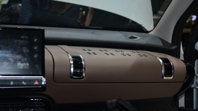 Citroen C4 Cactus glovebox - Geneva Live