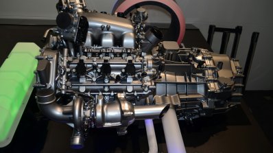 Honda NSX powertrain layout V6 exhaust - Geneva Live