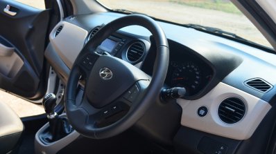 Hyundai Xcent Review dash