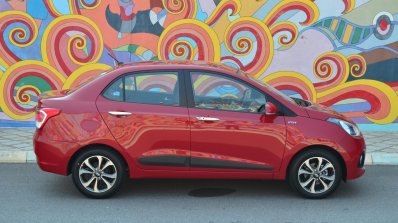 Hyundai Xcent Review red side view