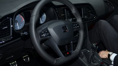 Seat Leon Cupra 280 steering - Geneva Live