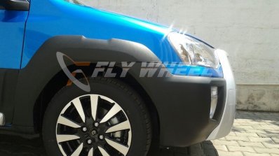 Toyota Etios Cross dealer spied wheel