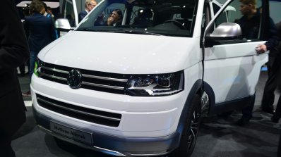 VW Multivan Alltrack front quarter