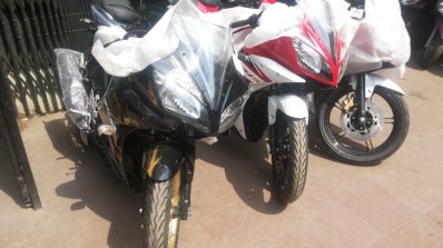 Yamaha R15 new colors spied