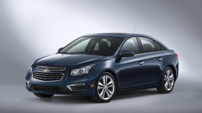 2015 Chevrolet Cruze facelift front three quarters right press shot