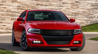 2015 Dodge Charger front three quarter press shot