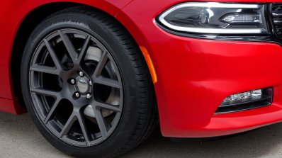 2015 Dodge Charger wheel press shot