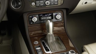 2015 VW Touareg center console press shot