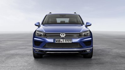 2015 VW Touareg front press shot