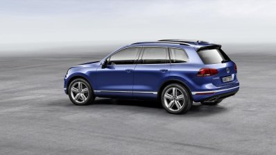 2015 VW Touareg side press shot