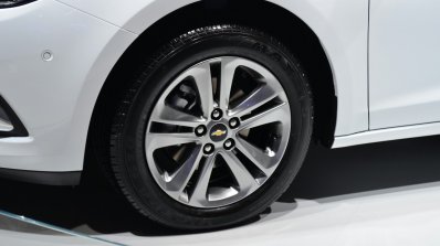 New Chevrolet Cruze alloy wheel design at Auto China 2014